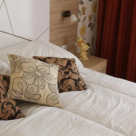 מלון דירות Vello 3*